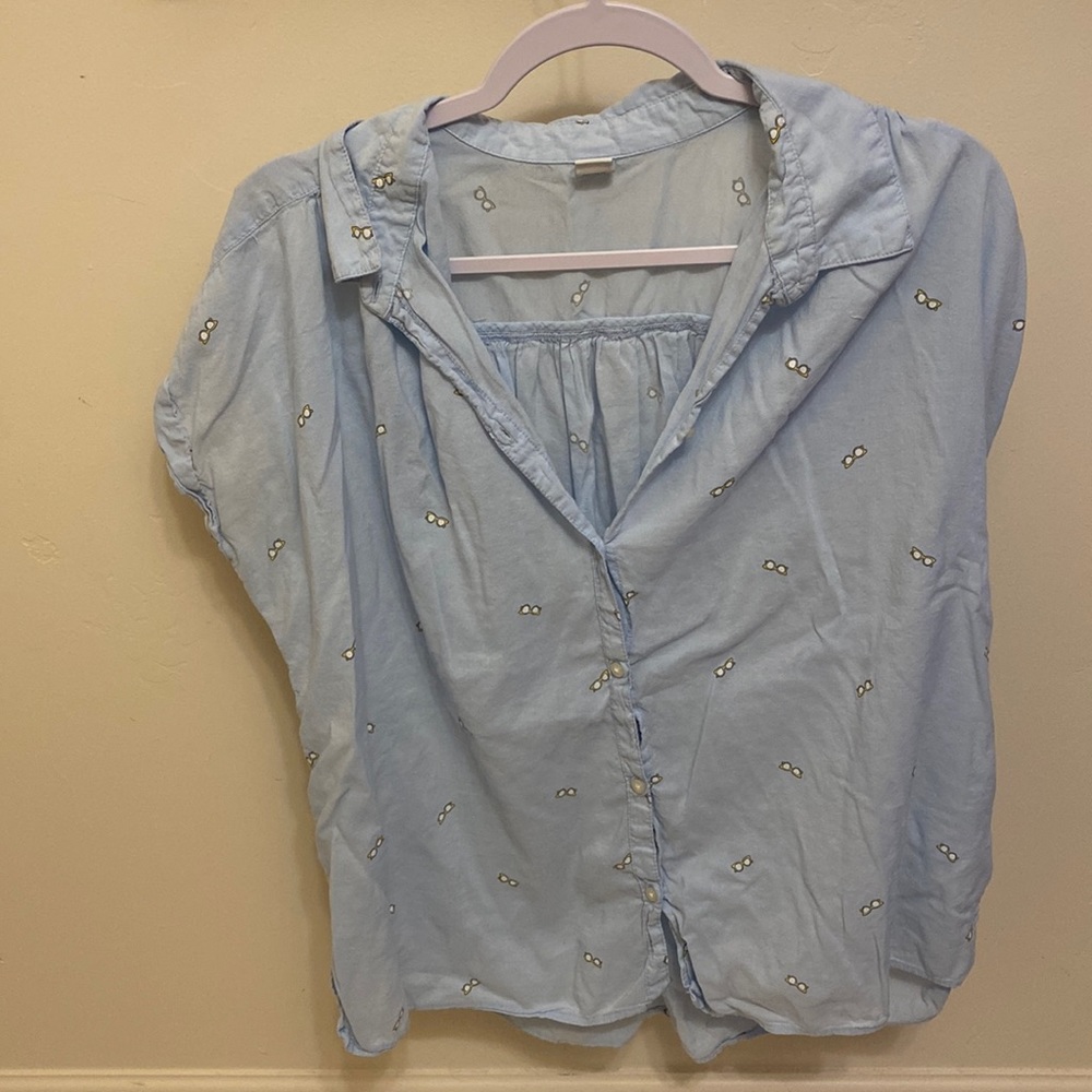 Womens Old Navy Sleeveless shirt